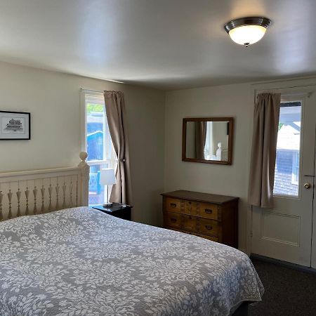 The Attleboro House Hotel Oak Bluffs Ngoại thất bức ảnh
