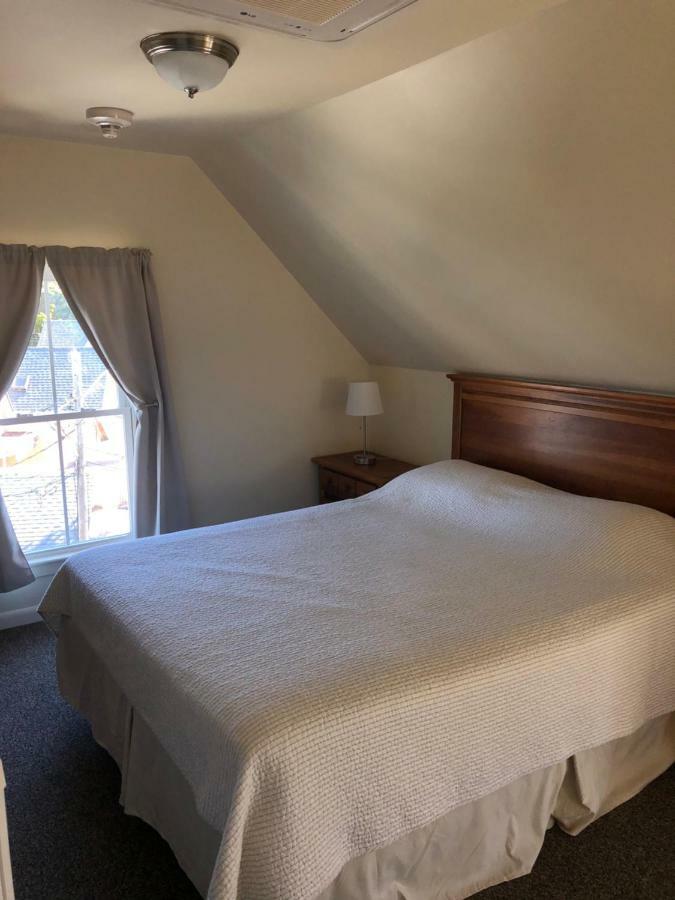 The Attleboro House Hotel Oak Bluffs Ngoại thất bức ảnh